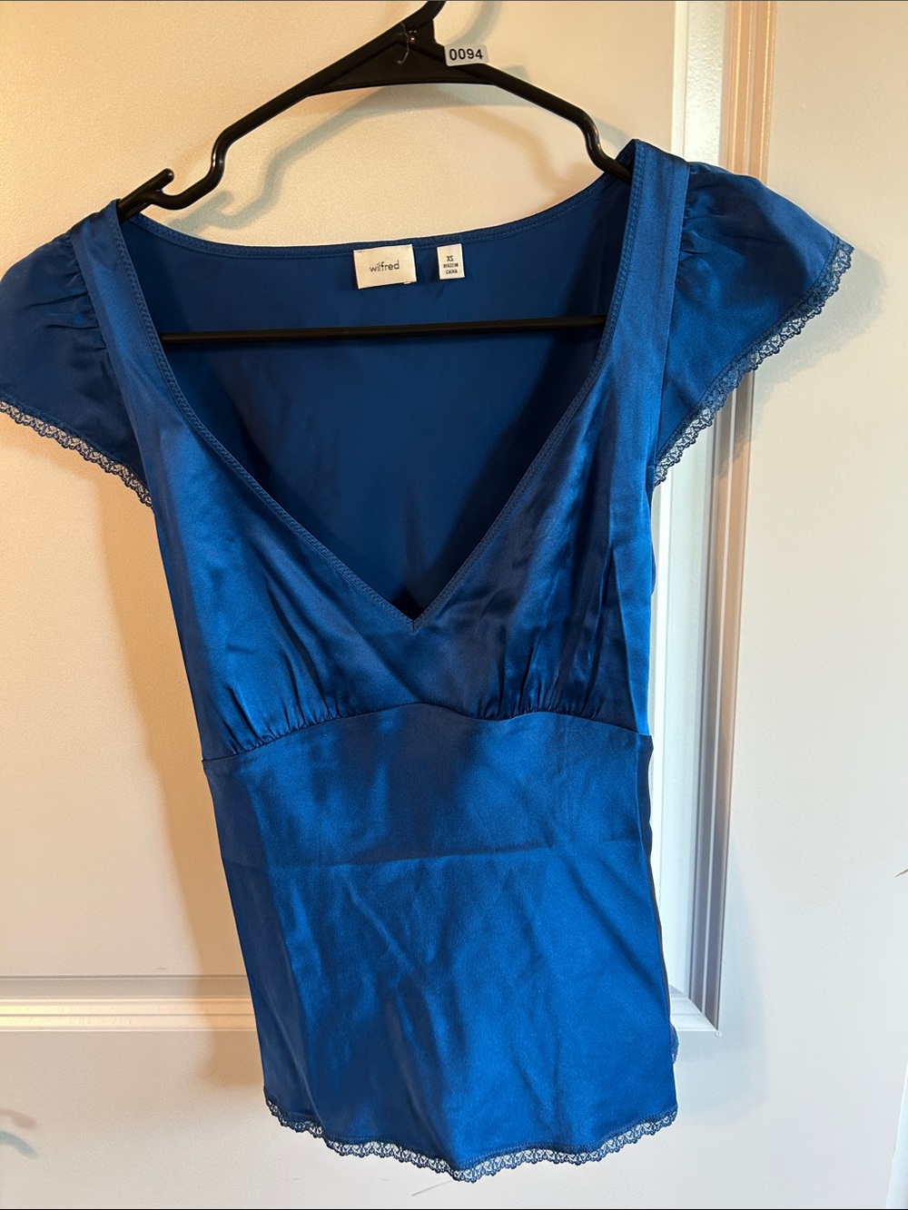 Wilfred 100% Silk Blouse with back tie and lace trim sleeve 0094